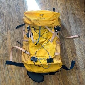 ARC’TERYX gold ‘Khazri 55’ Outdoors/Hiking Backpack Rucksack Reg